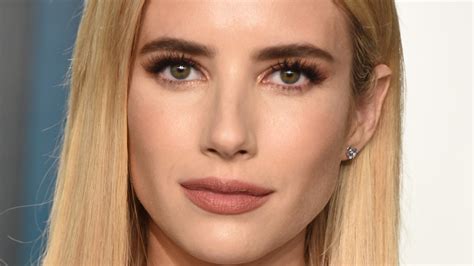 Emma Roberts poses topless as she talks upside to splitting from。